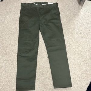 NWT Skinny Mini Khakis by Gap -  Size 8